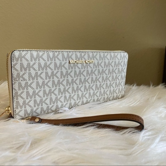 New Michael Kors jet set travel large continental wallet - Picture 8 of 8